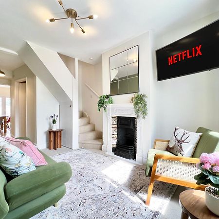 Charming Central Windsor 2 Bed Cottage Free Residents Parking And Private Garden Legoland Ascot Windsor Castle Thorpe Park Heathrow Airport מראה חיצוני תמונה