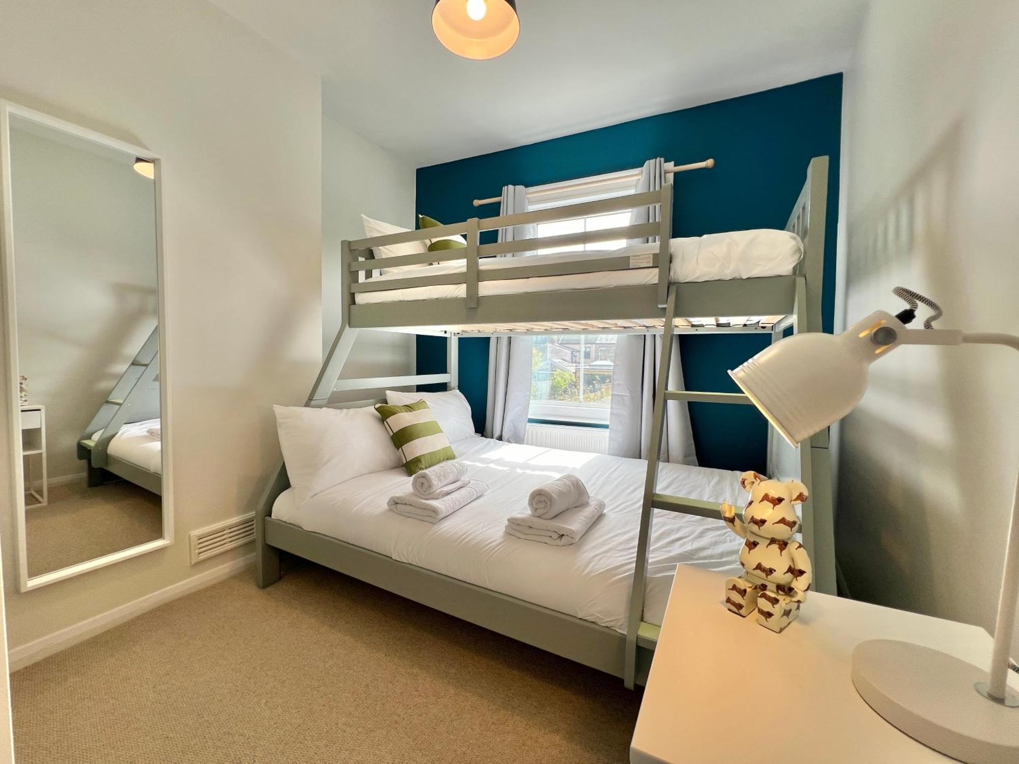 Charming Central Windsor 2 Bed Cottage Free Residents Parking And Private Garden Legoland Ascot Windsor Castle Thorpe Park Heathrow Airport מראה חיצוני תמונה