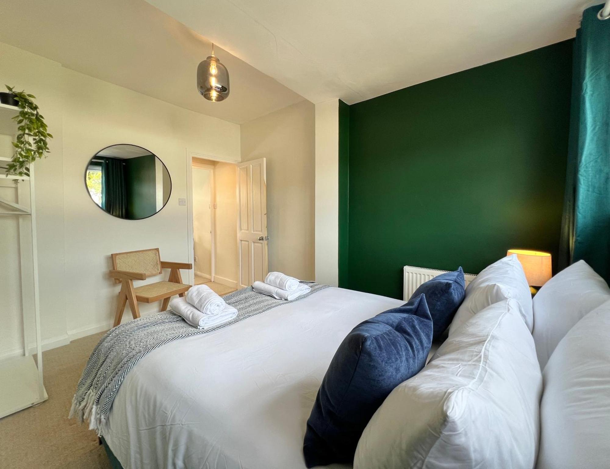 Charming Central Windsor 2 Bed Cottage Free Residents Parking And Private Garden Legoland Ascot Windsor Castle Thorpe Park Heathrow Airport מראה חיצוני תמונה