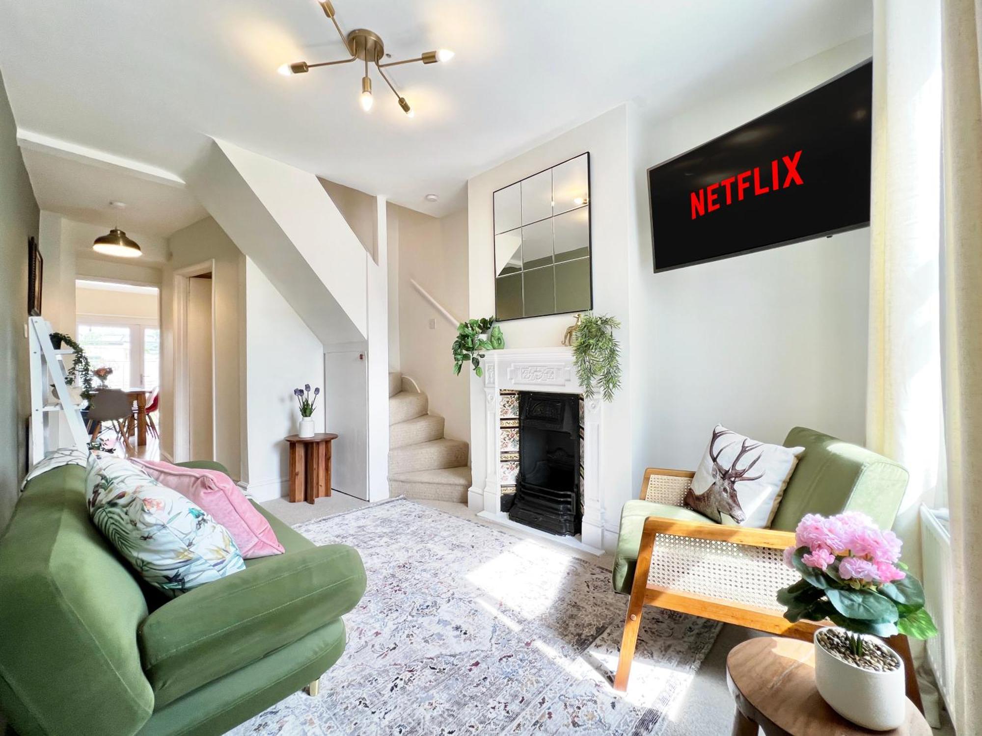 Charming Central Windsor 2 Bed Cottage Free Residents Parking And Private Garden Legoland Ascot Windsor Castle Thorpe Park Heathrow Airport מראה חיצוני תמונה